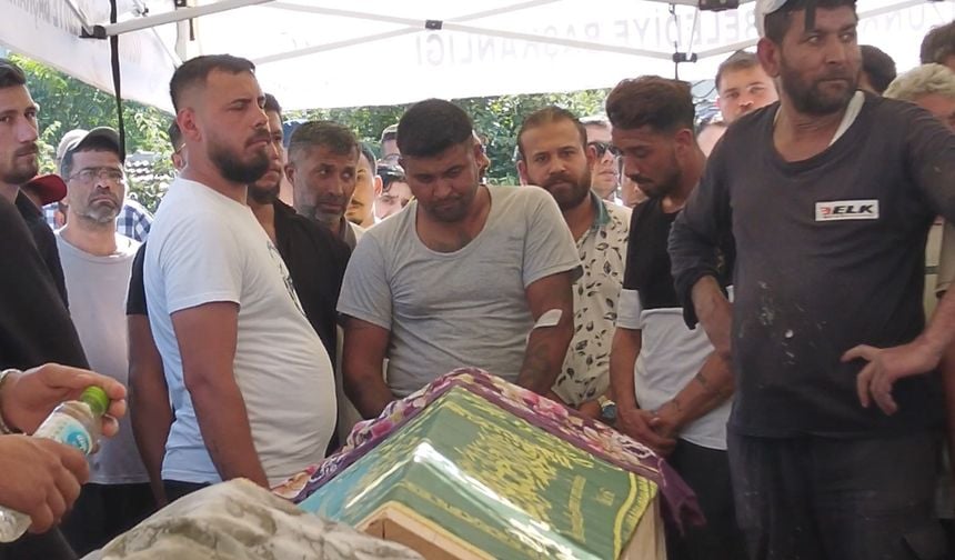 Aynı aileden 5 kişi: Acılı baba gözyaşlarıyla defnetti