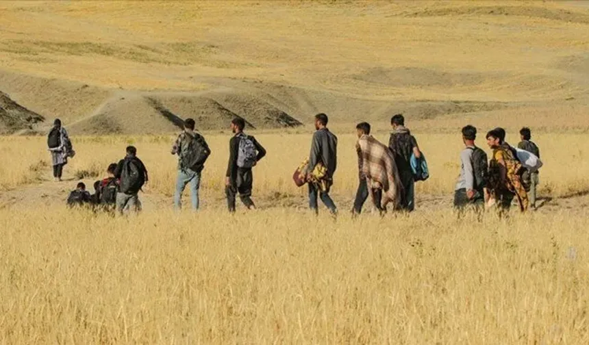 Afganistan'dan vatandaşlarına "geri dönün" çağrısı
