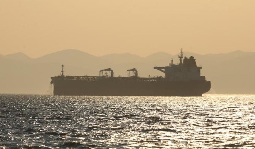 Çanakkale Boğazı'nda ham petrol tankerinde makine arızası