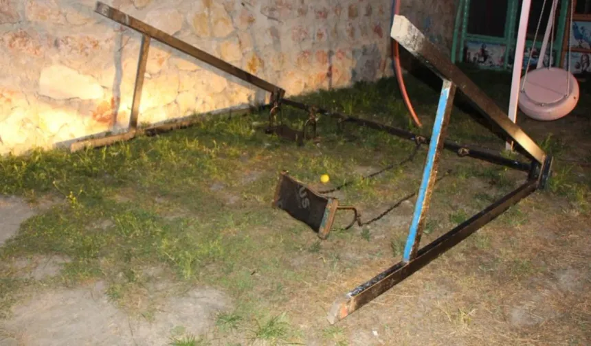 Salıncaktan düşen 4 yaşındaki çocuk hayatını kaybetti