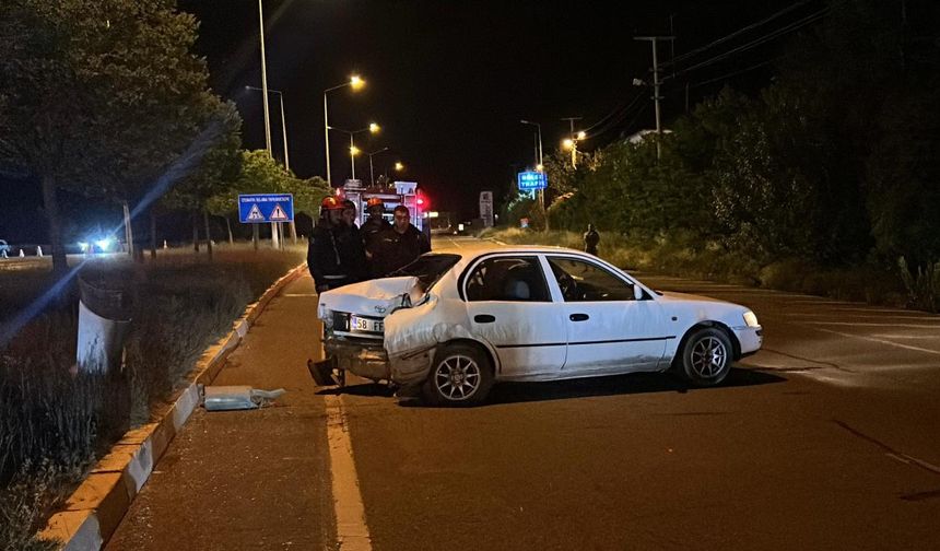 Sivas'ta iki otomobilin çarpıştığı kazada 5 kişi yaralandı
