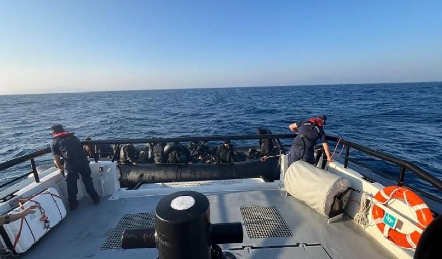 İzmir açıklarında 41 düzensiz göçmen kurtarıldı