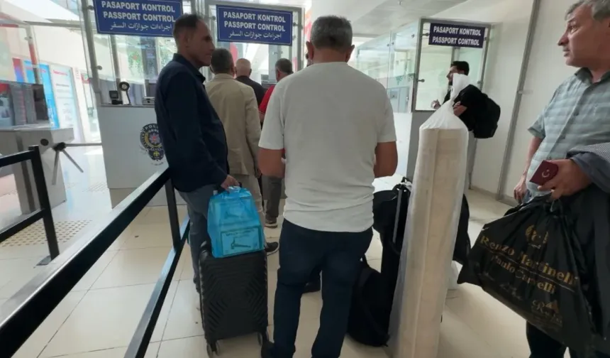 İran'daki Türk vatandaşları Türkiye'ye dönüyor