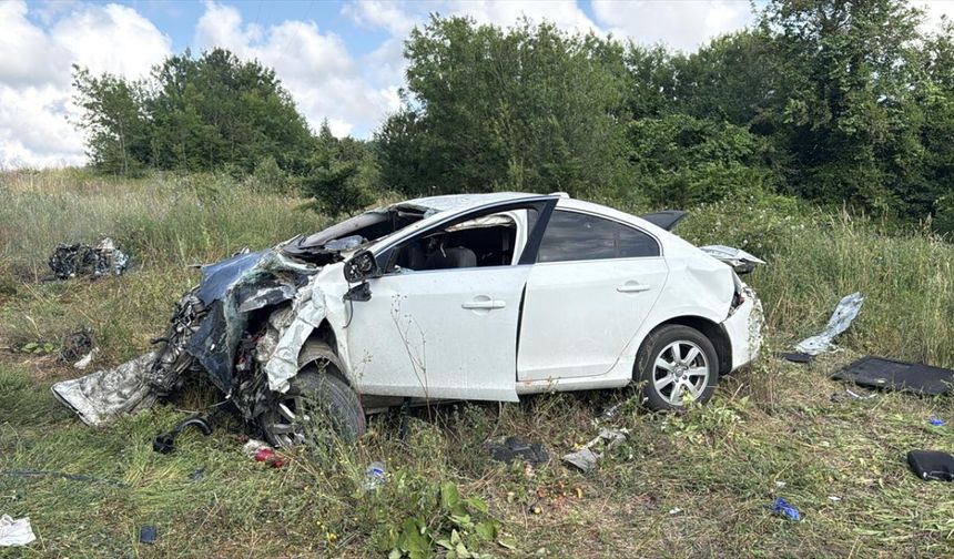 Kuzey Marmara Otoyolu'nda araç şarampole devrildi: 8 yaralı
