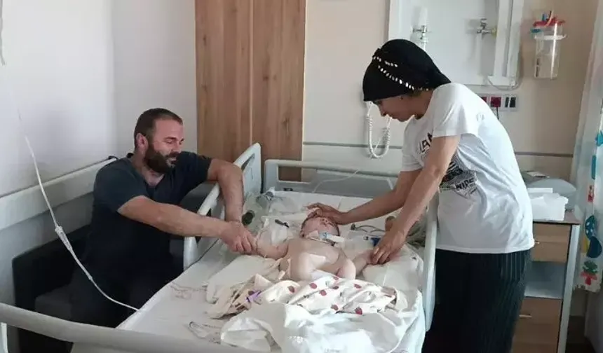 2 yaşında 16 ameliyat geçirdi! Baba 'Yenidoğan Çetesi'ni işaret etti