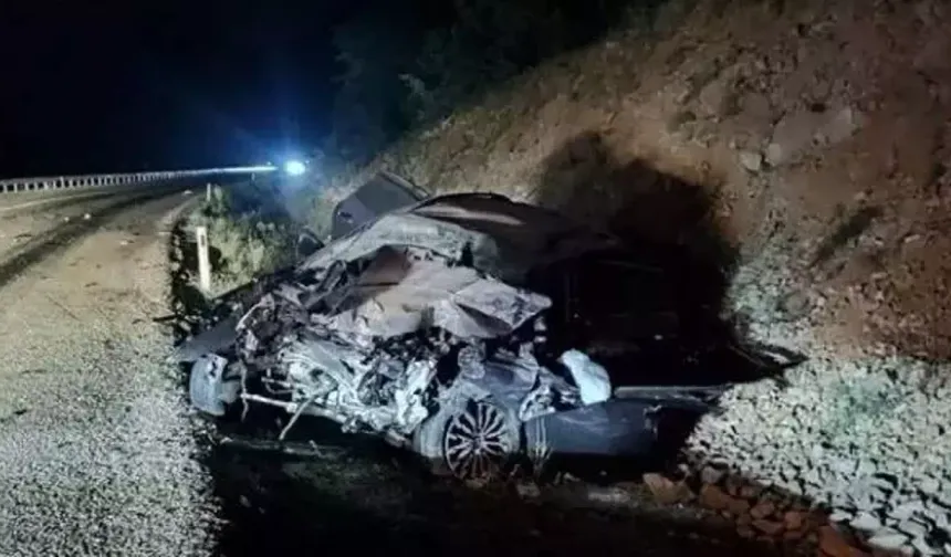 Otobüs otomobille çarpıştı: 1 ölü, 8 yaralı
