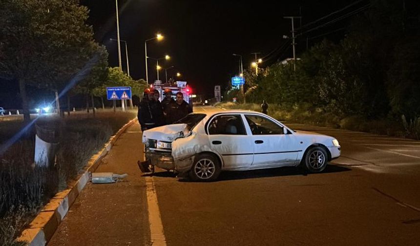 Sivas-Ankara kara yolunda iki otomobil çarpıştı: 5 kişi yaralandı