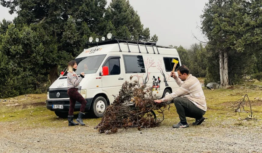 Konya'da evlendikleri gibi işlerini bırakıp karavan hayatına başladılar
