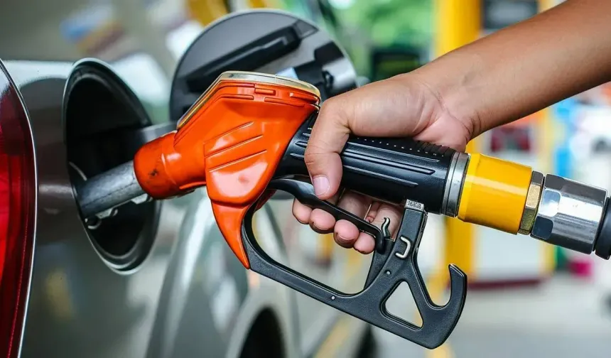 Araç sahiplerine güzel haber! Motorin ve otogaza indirim geliyor