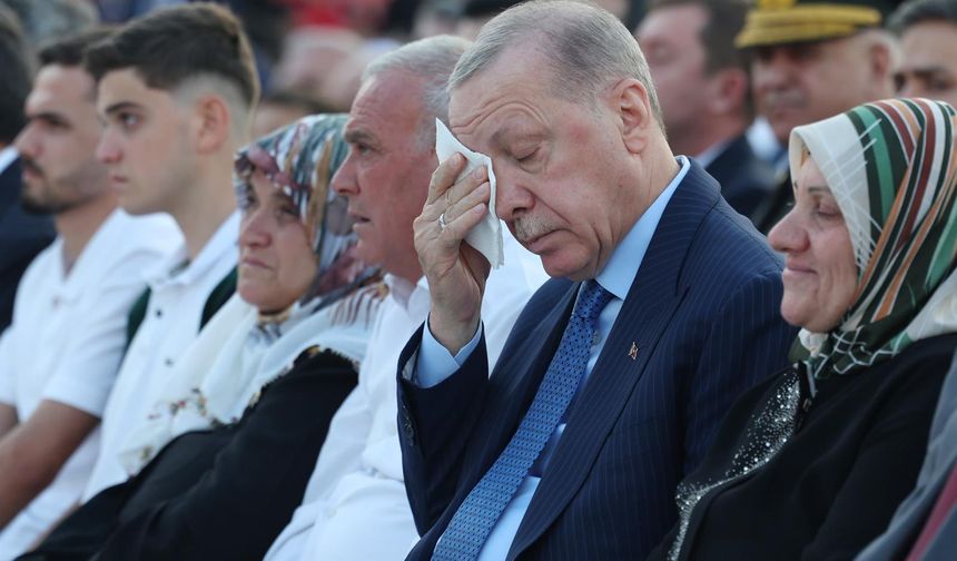 Duygu dolu anlar: Cumhurbaşkanı Erdoğan gözyaşlarını tutamadı!