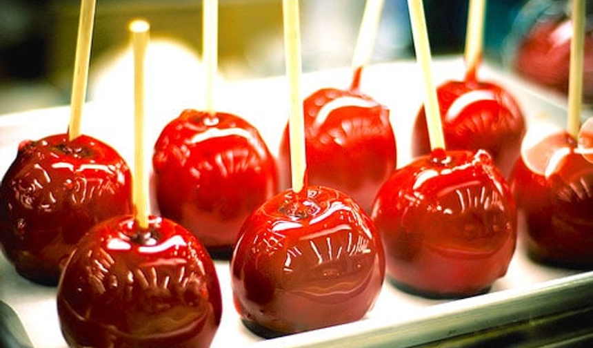 Rüyada elma şekeri yemek ne demek? Rüyada elma şekeri yemenin psikolojik anlamları...