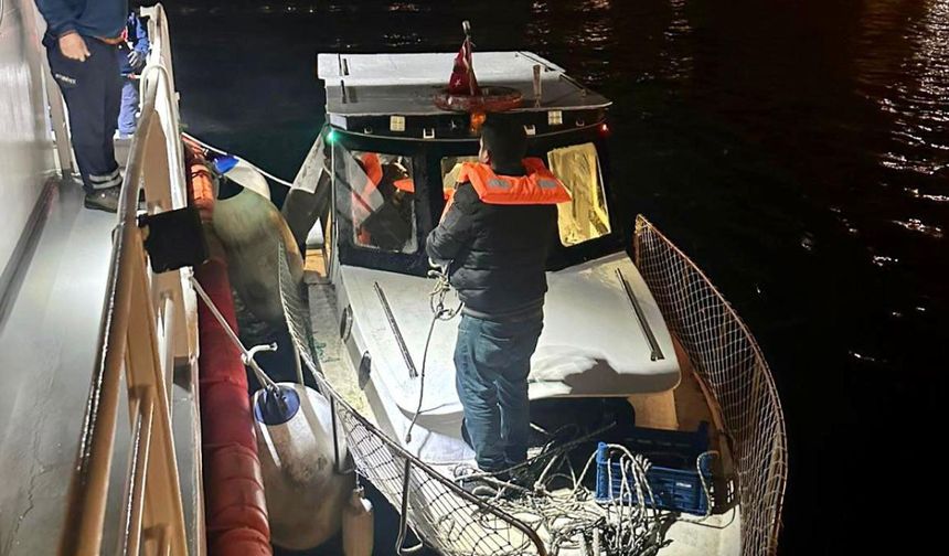 Boğazda arızalanan tekne kurtarıldı