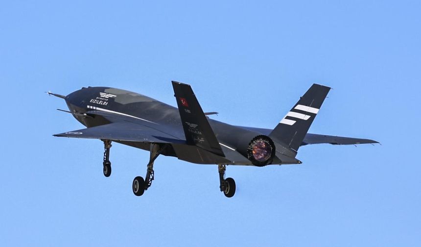 Kızılelma'dan gövde gösterisi! Milli donanım ve mühimmatlarla uçtu