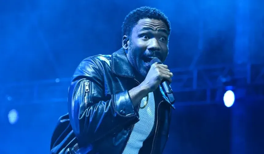 Ünlü şarkıcıdan üzen haber! Konser sırasında felç geçirdi