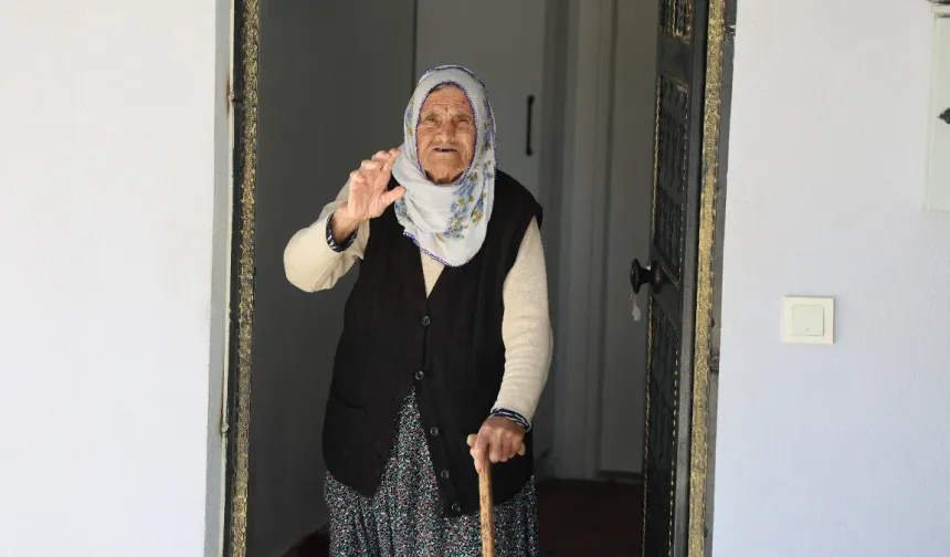 90 yaşındaki depremzede, yeni evine kavuştu