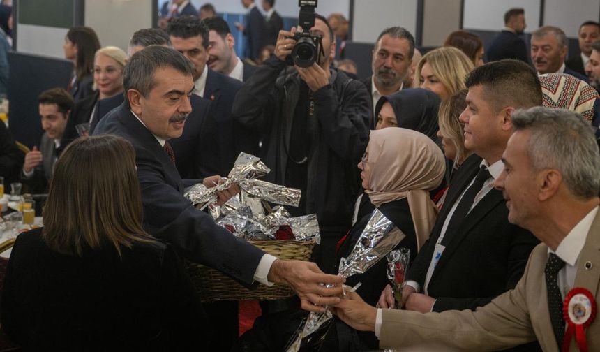 Bakan Tekin 81 ilden gelen öğretmenlerle buluştu