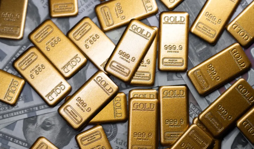 Altın ilk kez 4.400 dolar seviyesini aştı, gümüş rekor kırdı