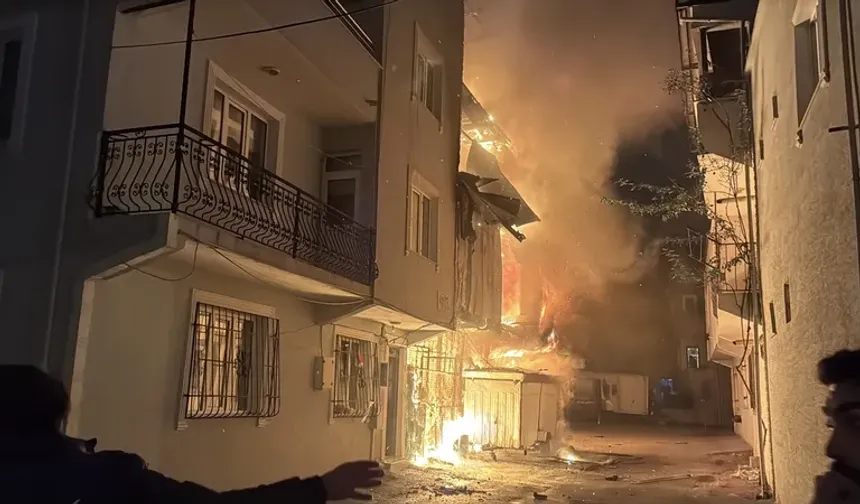 Bursa’da apartman yangını: Alevler iki binaya sıçradı