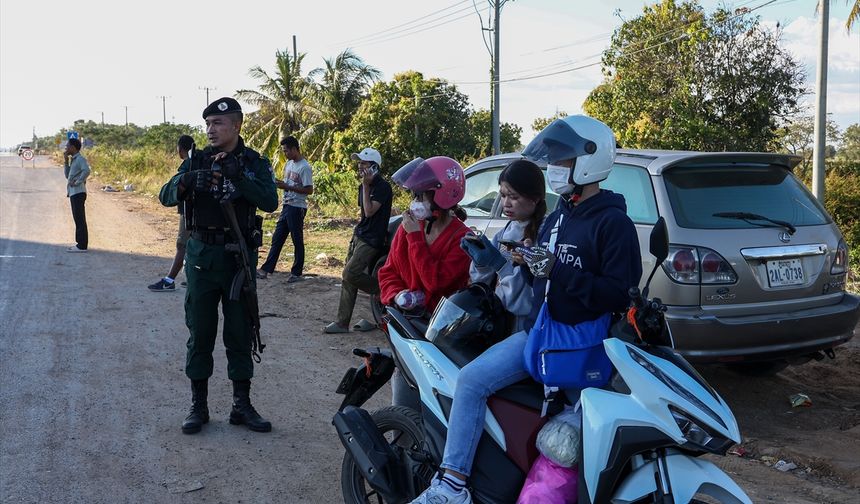 Tayland ile Kamboçya arasındaki çatışmalar ASEAN toplantısına rağmen devam ediyor