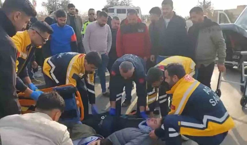 Gaziantep’te motosiklet otomobile çarptı: 2 yaralı