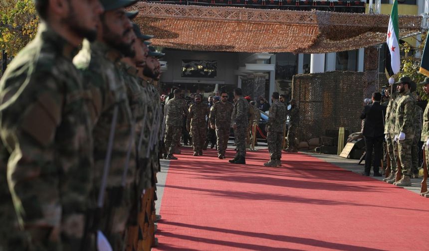 Şam'da "Suriye Devrimi Askeri Fuarı" açıldı