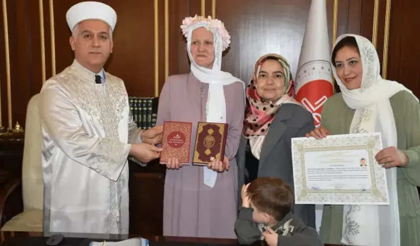 Alman kadın, Kur'an-ı Kerim'den etkilenerek Müslüman oldu