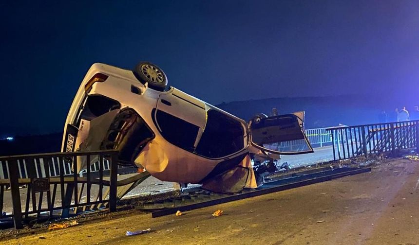 Otomobil köprü demirlerine çarptı: 1 ölü 3 yaralı