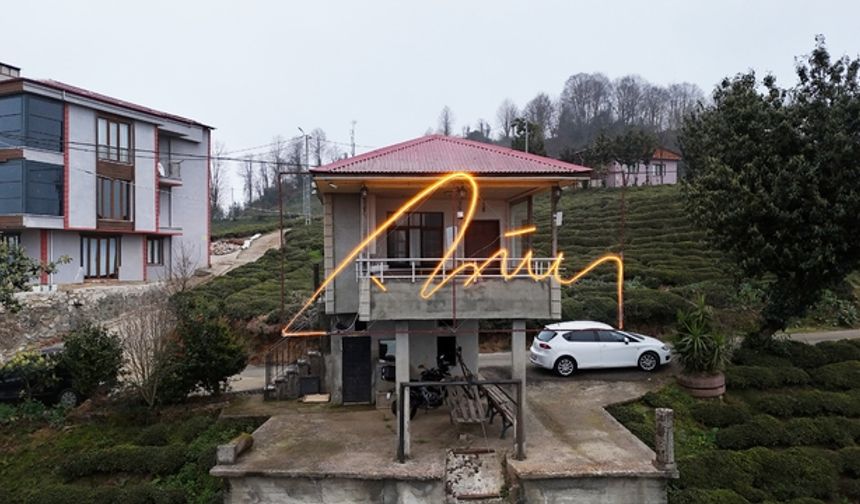 Cumhurbaşkanı Erdoğan'a baba ocağında led imza sürprizi yapılmış