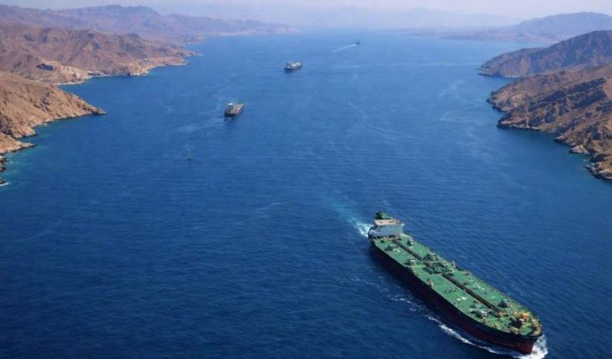 WSJ: BAE, Hürmüz Boğazı'nın 'zorla' açılması için savaşa hazırlanıyor