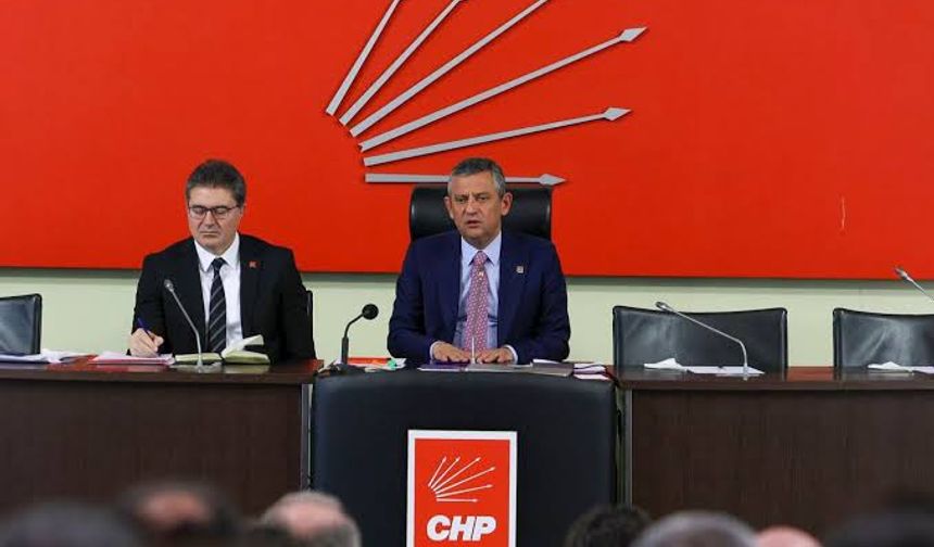 CHP Genel Başkanı Özel, İzmir'de Roman vatandaşlarla buluştu