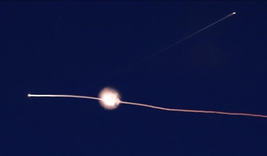 İran, Arap ülkelerindeki ABD üslerini vurmaya devam ediyor