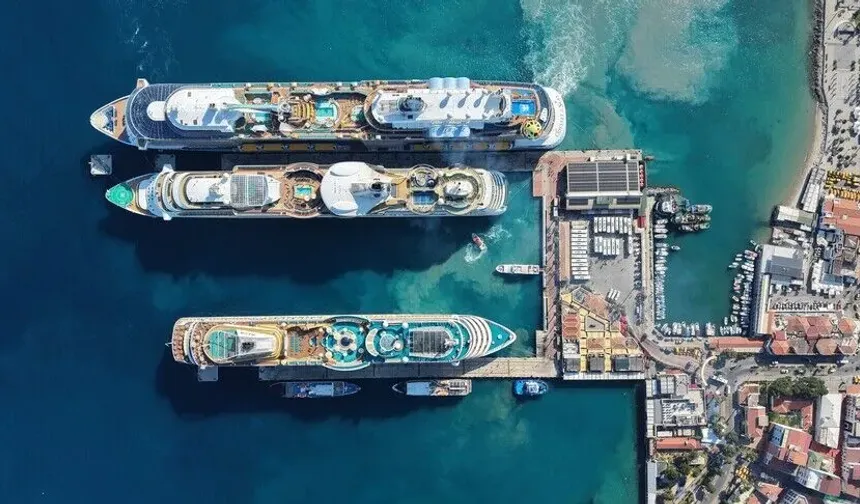 Dünyaca ünlü kruvaziyerler dümeni İstanbul'a kırdı