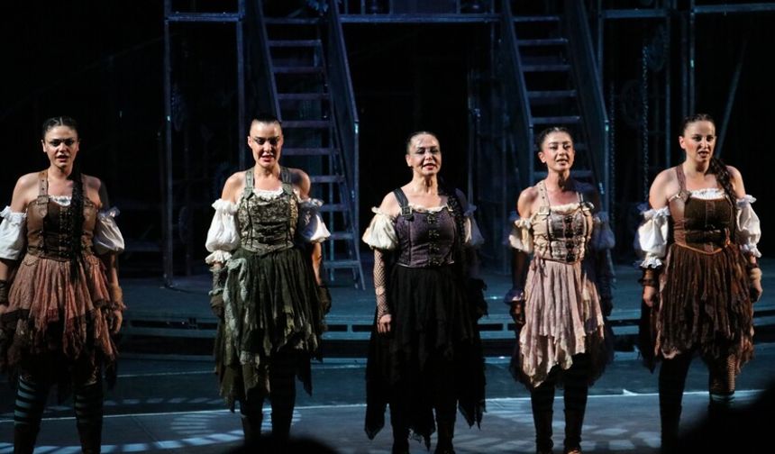 İstanbul Devlet Tiyatrosu, "Lysistrata" oyunuyla Bulgaristan'da sahne aldı