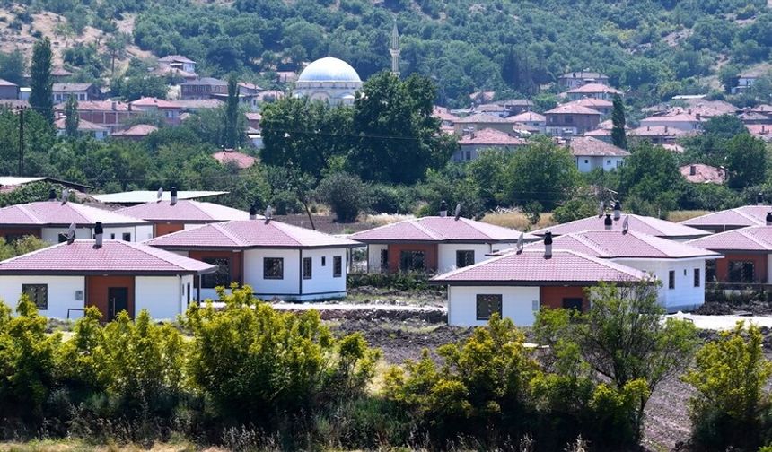 Sındırgı'daki deprem konutlarının inşası tamamlanıyor