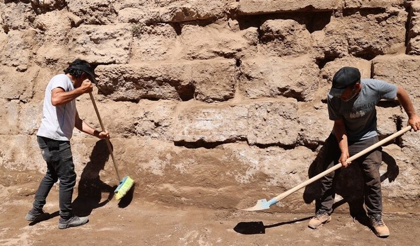 Harran'daki kazılarda görev alan kardeşler tarihi gün yüzüne çıkarıyor