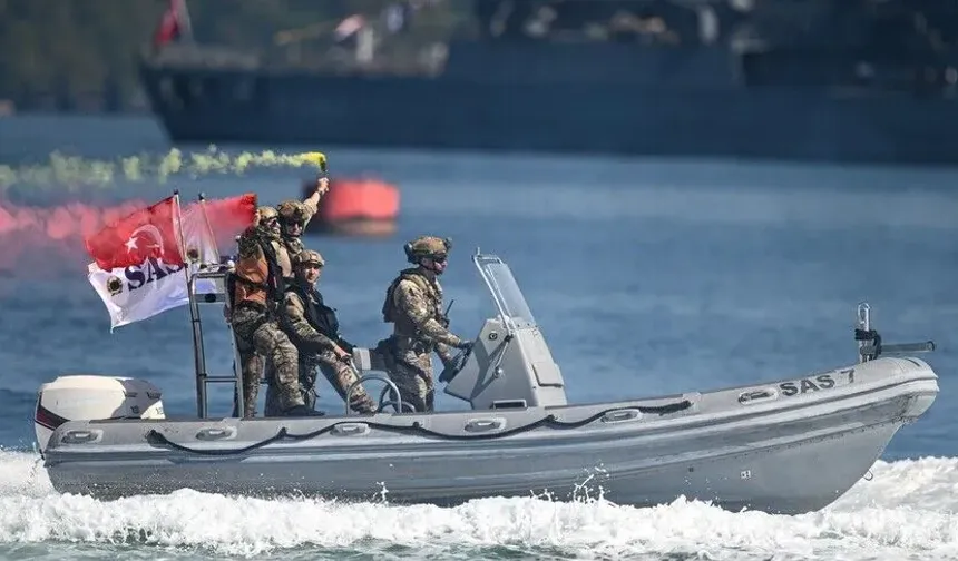 SAT ve SAS komandoları TEKNOFEST Mavi Vatan'da gösteri gerçekleştirdi