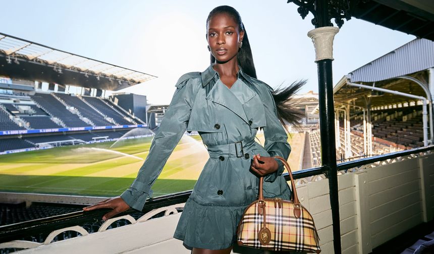 Burberry 2027 İlkbahar/Yaz koleksiyonu Londra'da tanıtıldı