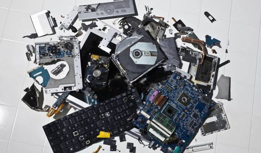 Yapay Zeka Devriminin Gizlenen Yüzü: E-Atık Kabusu