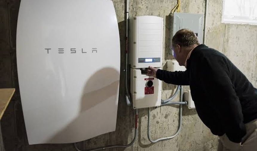 Kaliforniya'da ev bataryaları elektrik şebekesine 580 megavat güç sağladı