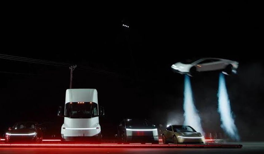 Tesla Roadster Tanıtıldı: 0-97'de 1 Saniye, 2028'de Satışta