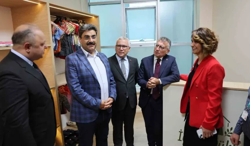 Sivas Numune Hastanesi’nde “İyilik Dükkanı”: Acil yatan hastalara pijama, terlik ve bebek bezi ücretsiz