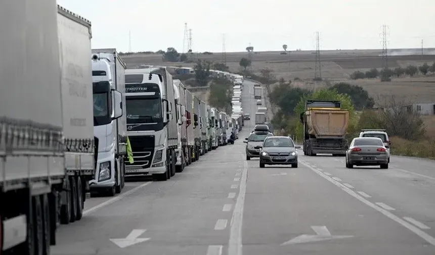 Sınır kapısında yoğunluk: Hamzabeyli’de tır kuyruğu 27 kilometre