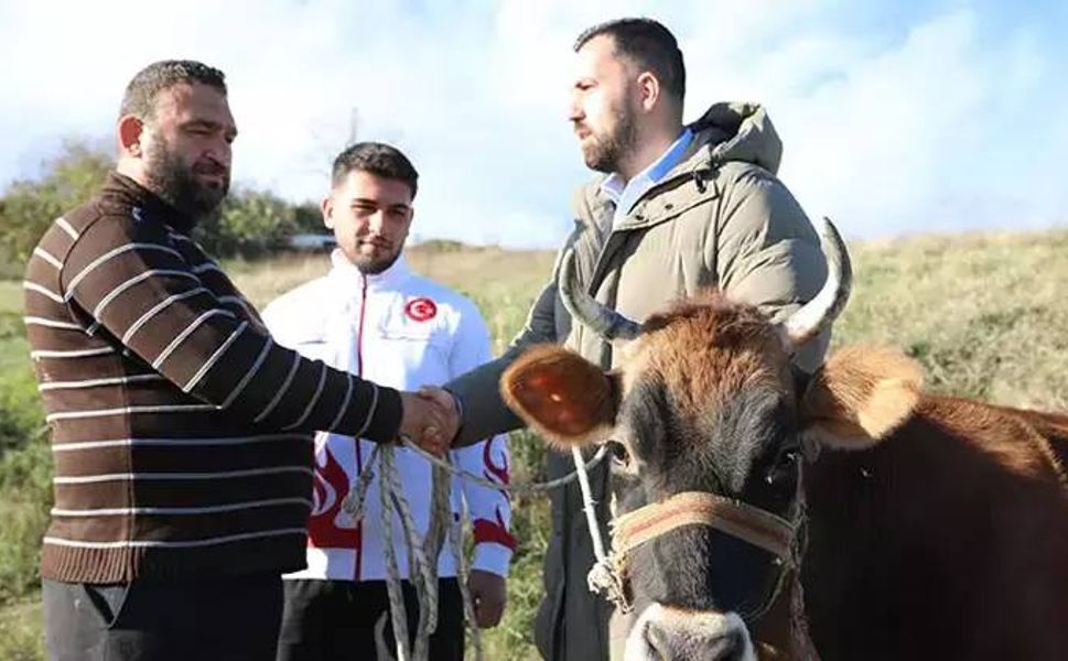 Babasının sattığı inek parası ile Avrupa Şampiyonası'na katıldı! Bronz madalyayı kazandı