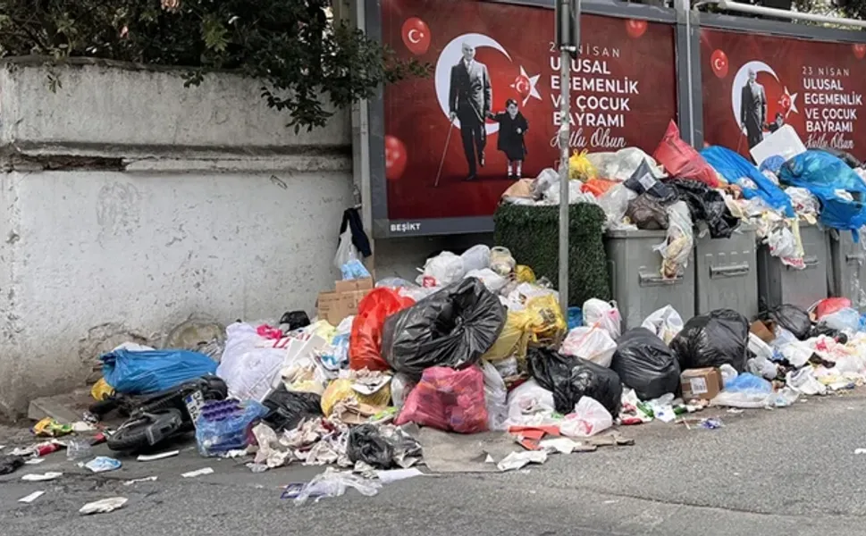 Beşiktaş'ta çöp dağları vatandaşı isyan ettirdi
