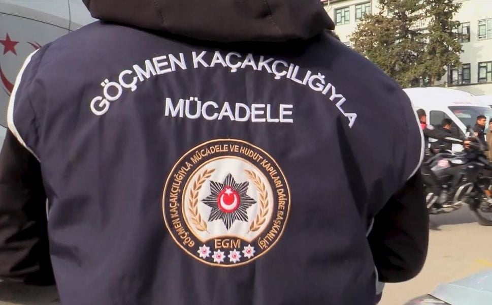 21 göçmen kaçakçısı ve 547 düzensiz göçmen yakalandı