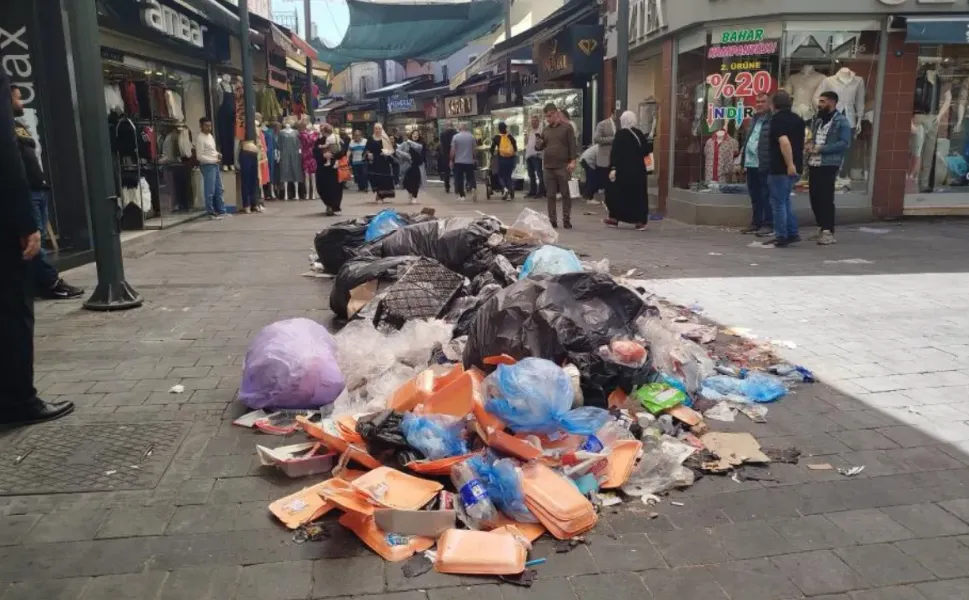 Sokaklarda çöp dağları oluştu! Salgın hastalık riski kapıda