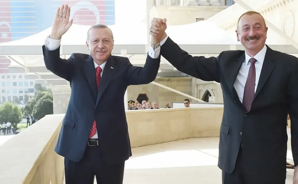 Azerbaycan'da kritik temas