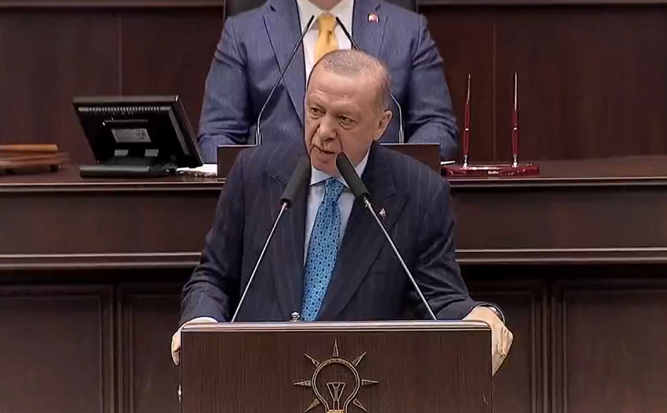 "Toplumdan ayrışarak siyaset yapılmaz"