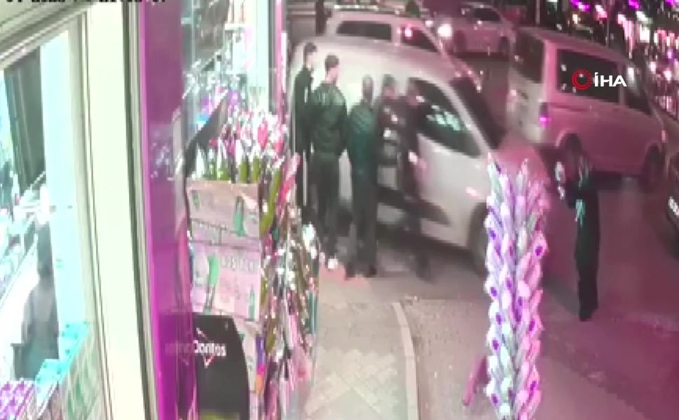 Polisten kaçarken yaşlı kadını ezdiler! Olay anı kamerada