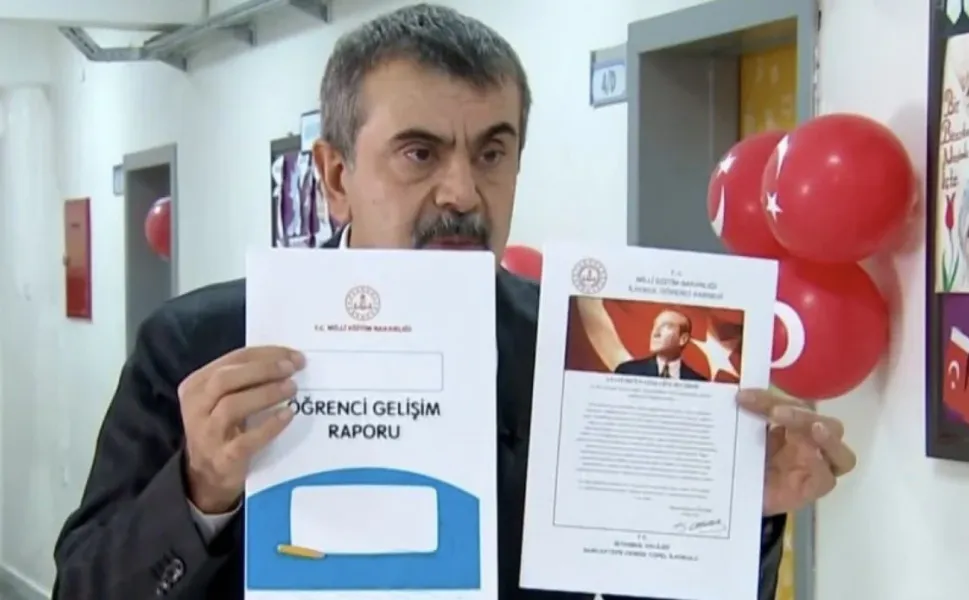 Yusuf Tekin'den 'Atatürk karnelerden kaldırıldı' iddialarına cevap